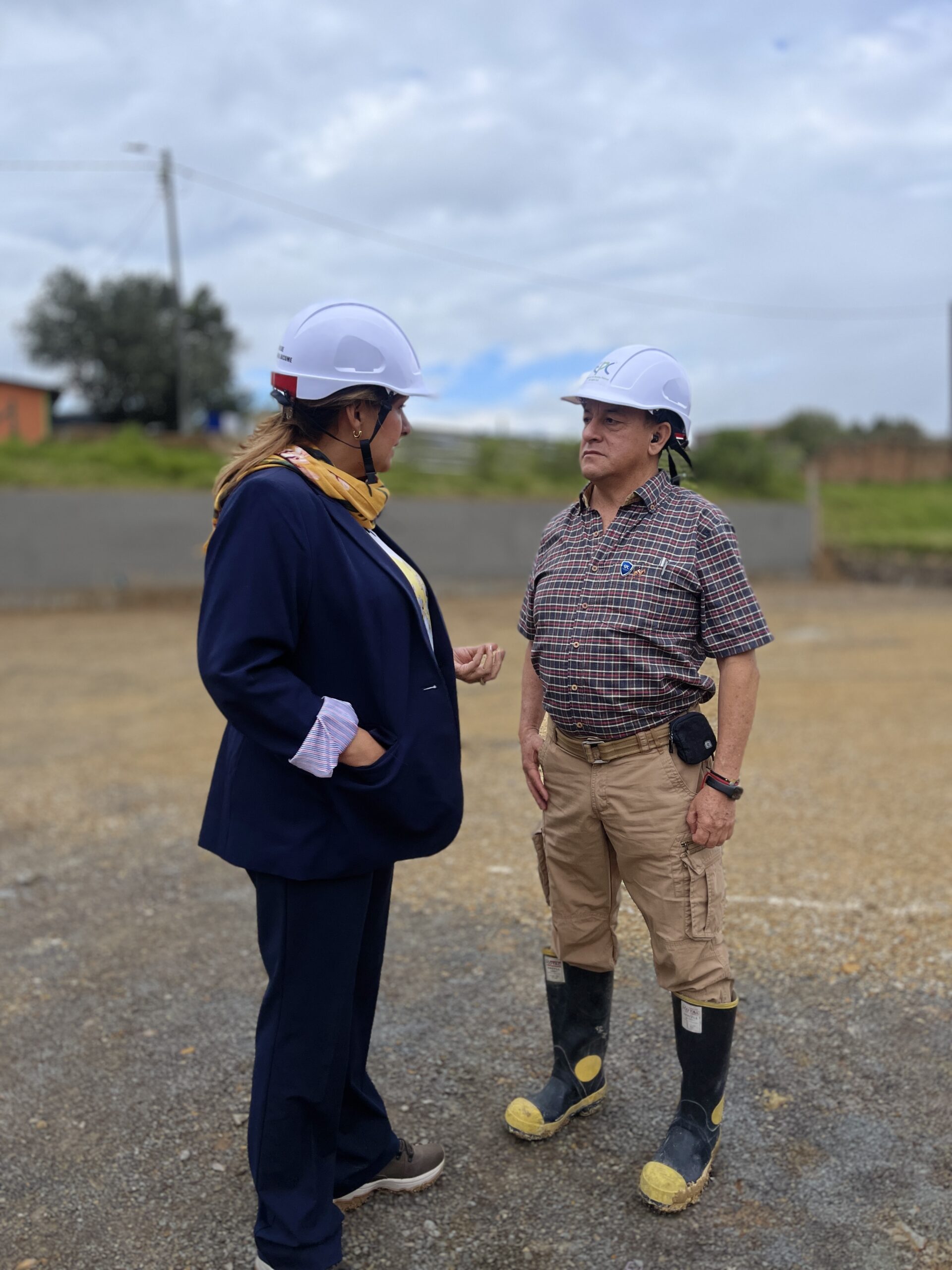 Equipo de la Dirección de Acueducto en campo