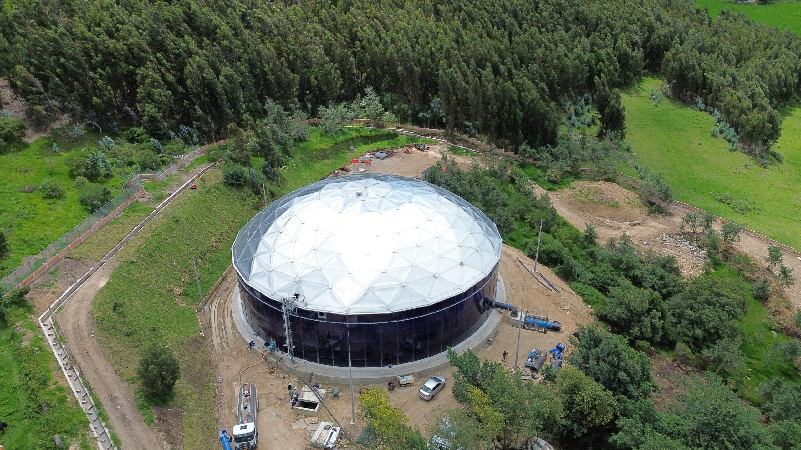 Vista aérea de obras de infraestructura de acueducto en Cajicá